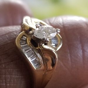 Beautiful 14 kt Gold Diamond Ring